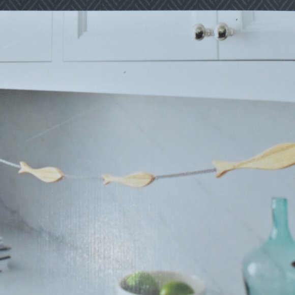 2 Threshold Wooden Fish Garlands
